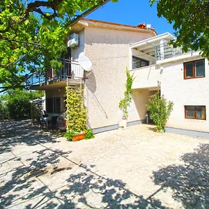 https://apartments-pjescana-uvala-606.pula-hotels.org